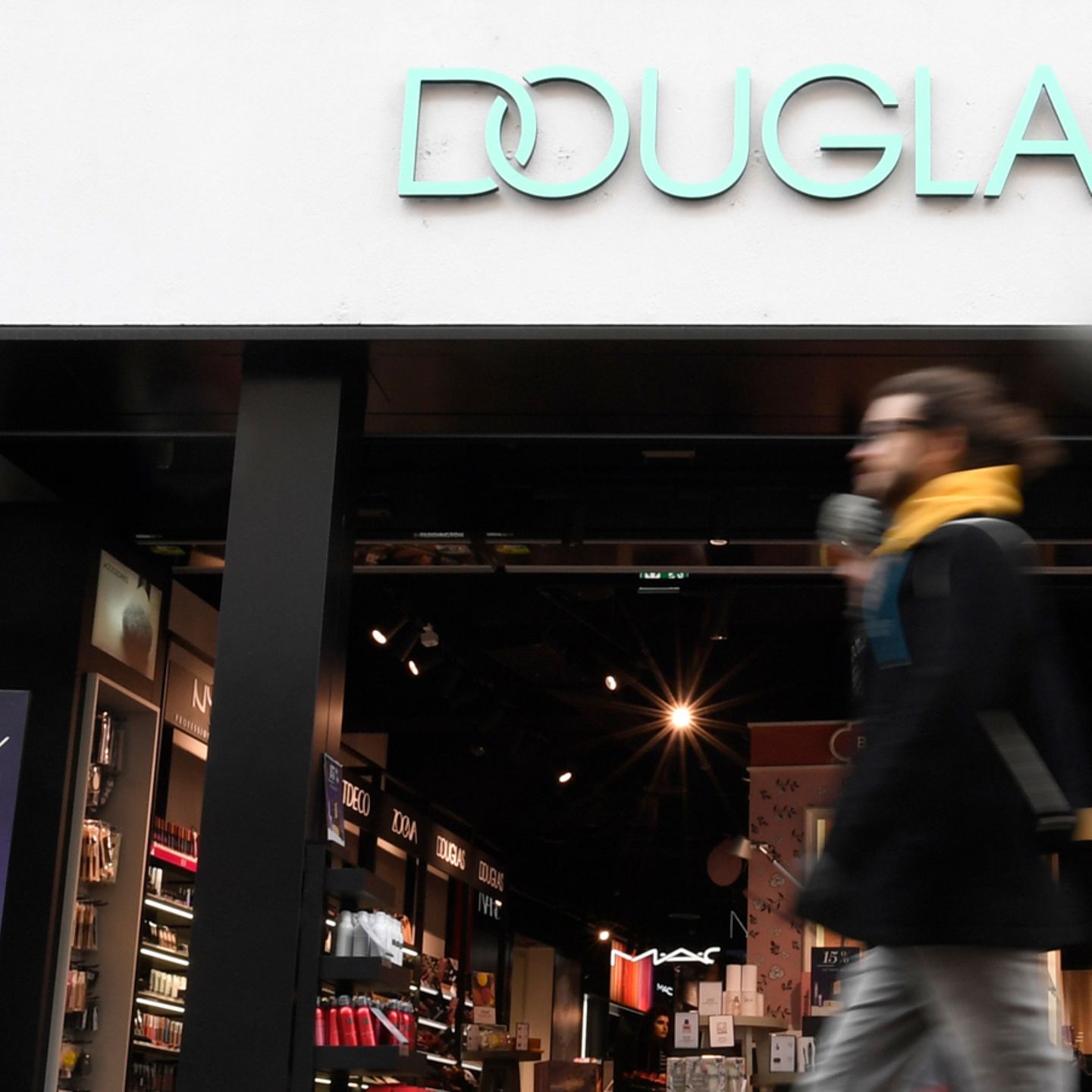 Douglas Schliesst Doch Alle Filialen Und Entschuldigt Sich Stern De