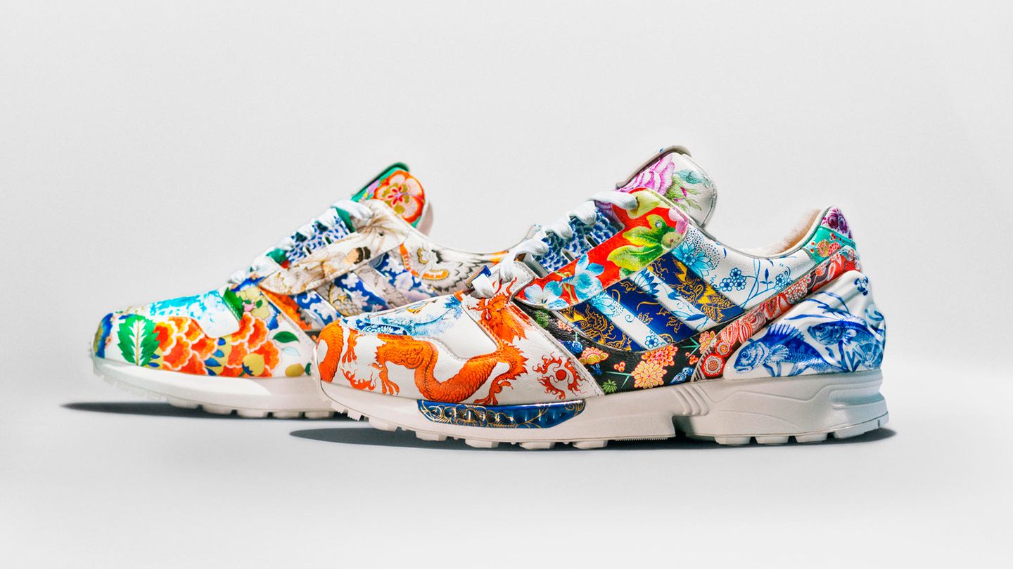 Das Paar Adidas-Turnschuhe aus Porzellan und Leder ist für 126.000 Dollar (rund 103.000 Euro) versteigert worden.