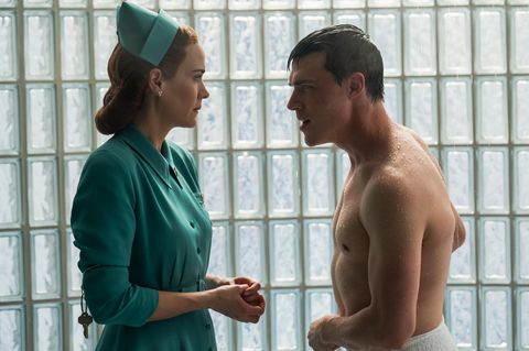 Sarah Paulson und Finn Wittrock in "Ratched"