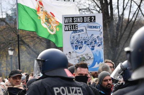 Rekord-Coronazahlen: Explodierende Infektionszahlen: Warum das Virus Sachsen noch viel mehr spaltet als Pegida