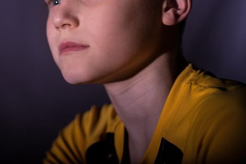 Portrait eines Jungen, der etwa gleichalt wie das betroffene Kind ist