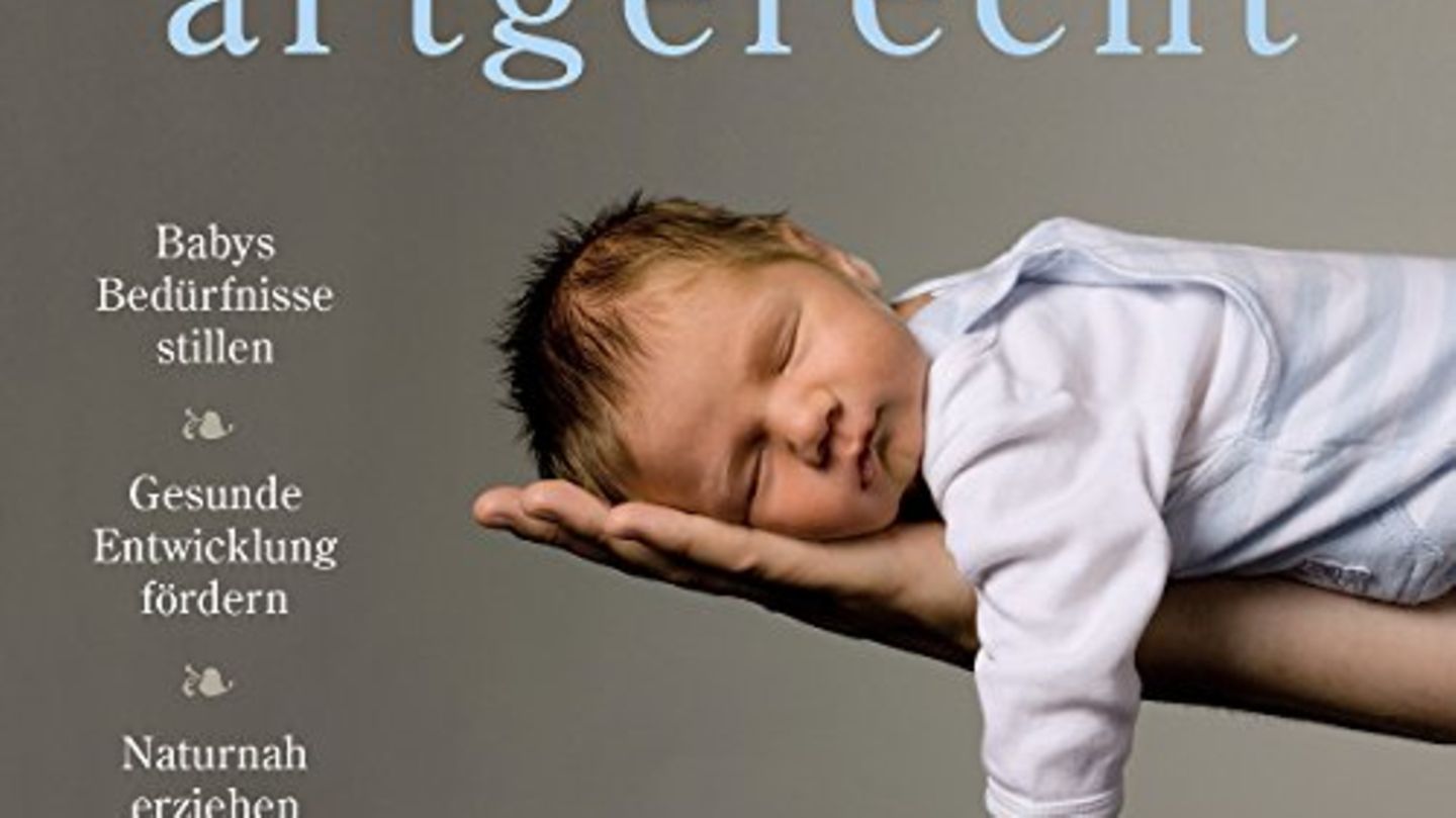 Tipps für Eltern : Artgerecht - Nicola Schmidt Was muss man über das erste Jahr mit Baby eigentlich wissen? Eigentlich ist ja fast alles neu als frischgebackene Eltern. Nicola Schmidt erklärt kurz und knackig, was Eltern wissen sollten und was sie getrost vergessen können. Von der grundlegenden Frage: Warum ist mein Baby unzufrieden bis zu Anschaffungen, die vollkommen unnütz sind, bekommen werdende Eltern hier viele Antworten auf die ersten brennenden Fragen. Artgerecht - Nicola Schmidt Was muss man über das erste Jahr mit Baby eigentlich wissen? Eigentlich ist ja fast alles neu als frischgebackene Eltern. Nicola Schmidt erklärt kurz und knackig, was Eltern wissen sollten und was sie getrost vergessen können. Von der grundlegenden Frage: Warum ist mein Baby unzufrieden bis zu Anschaffungen, die vollkommen unnütz sind, bekommen werdende Eltern hier viele Antworten auf die ersten brennenden Fragen.