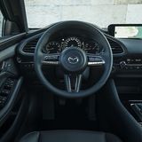 Typisches nüchternes Mazda-Cockpit, ohne viel Schnickschnack