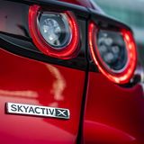 Der Mazda 3 Skyactiv X 2.0 M Hybrid ist maximal 216 km/h schnell