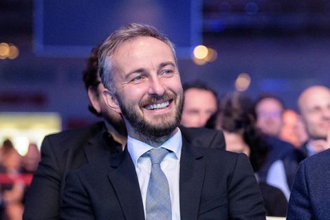 Der Moderator Jan Böhmermann, lachend