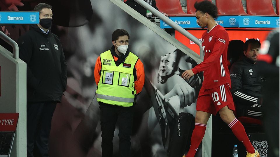 Leroy Sane Leroy Sane verlässt den Platz in Leverkusen