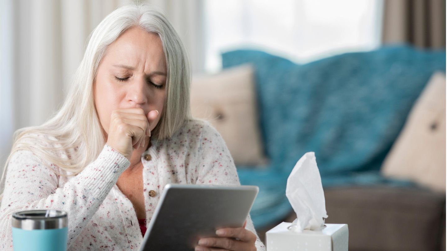 Die Diagnose: Hustenanfälle treiben eine Frau zum Arzt. Ist es Lungenkrebs? Nein, Weihnachten war schuld Die Diagnose: Hustenanfälle treiben eine Frau zum Arzt. Ist es Lungenkrebs? Nein, Weihnachten war schuld