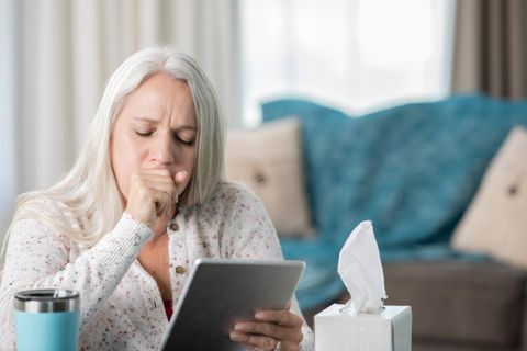 Die Diagnose: Hustenanfälle treiben eine Frau zum Arzt. Ist es Lungenkrebs? Nein, Weihnachten war schuld