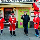 Sarah Kipping, Dennis Trapp, Norbert Raeder und Ariane Quast (v.l.) bilden den harten Kern des „Kastanienwäldchen“-Teams. Alle bemühen sich mit guter Laune der Krise zu trotzen. Dennis ist schon seit acht Jahren Kellner bei seinem Chef