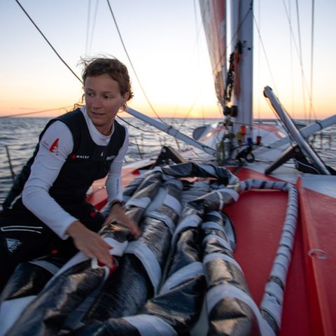Isabelle Joschke bei der "Vendée Globe": Allein mit der Rennyacht um die Welt: "Manchmal schlafe ich sogar zwei Stunden am Stück"