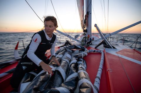 Isabelle Joschke bei der "Vendée Globe": Allein mit der Rennyacht um die Welt: "Manchmal schlafe ich sogar zwei Stunden am Stück"