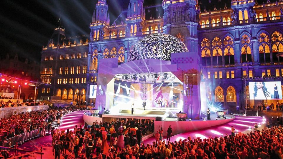 Interview mit Life-Ball-Veranstalter Keszler Eröffnung des Life Balls 2015 vor dem Wiener Rathaus