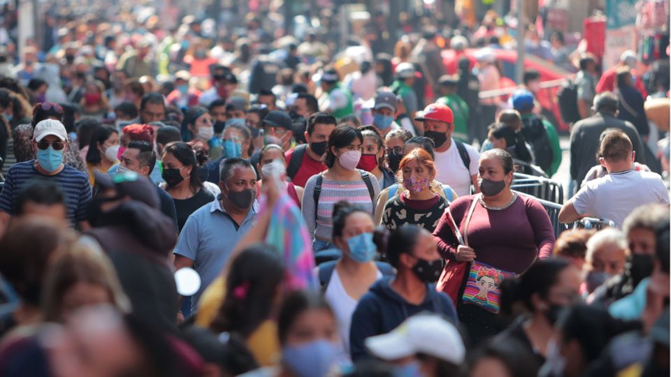 Anfang Dezember sind die Einkaufsstraßen in Mexiko-Stadt gut besucht, während die Coronazahlen bereits in die Höhe schießen.