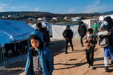 Migranten im neuen Flüchtlingslager von Kara Tepe auf der Insel Lesbos