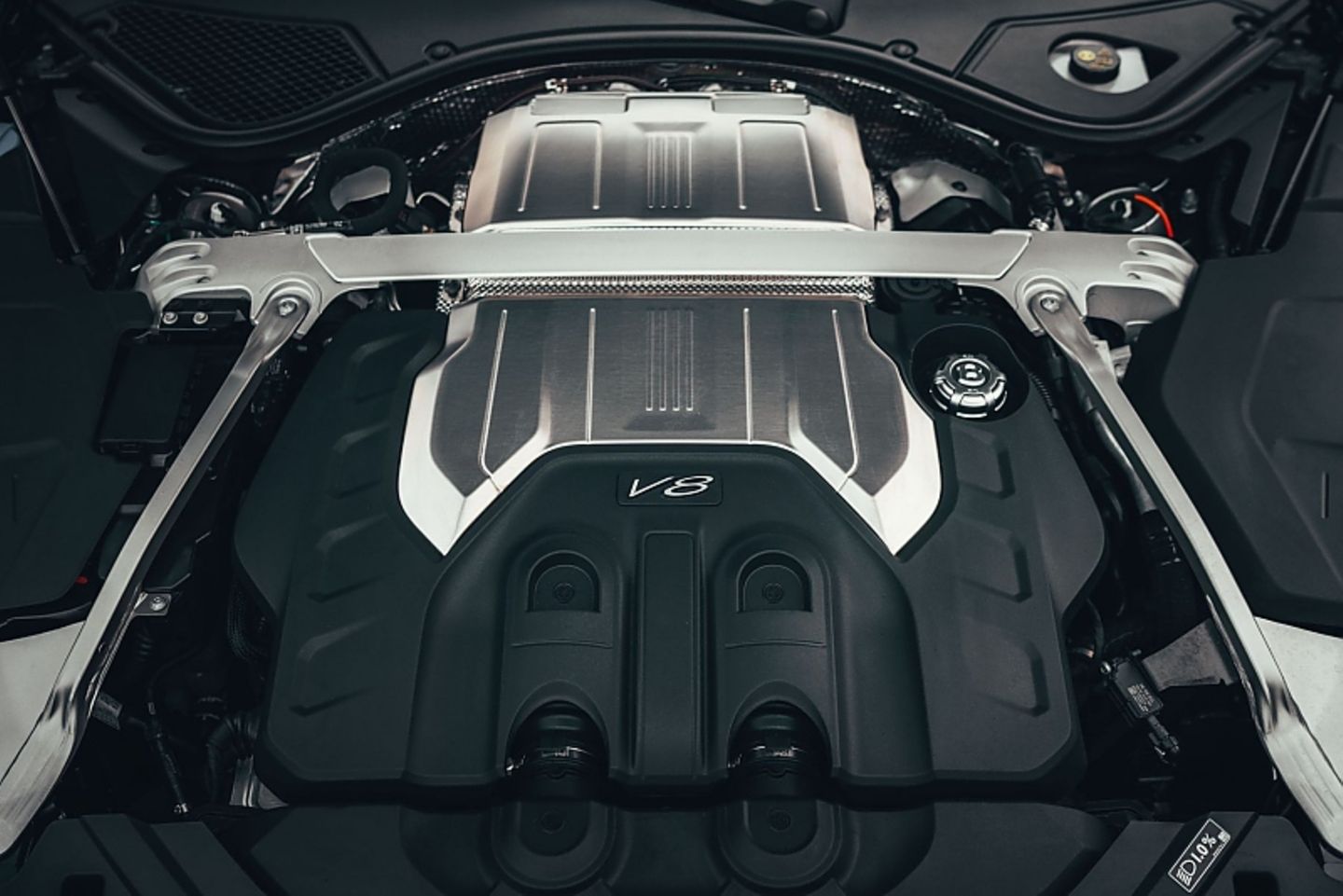 Der V8-Motor leistet 404 kW / 550 PS - mehr als genug