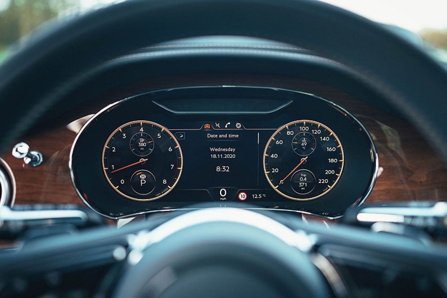 Das Cockpit verrät die Porsche-Technik