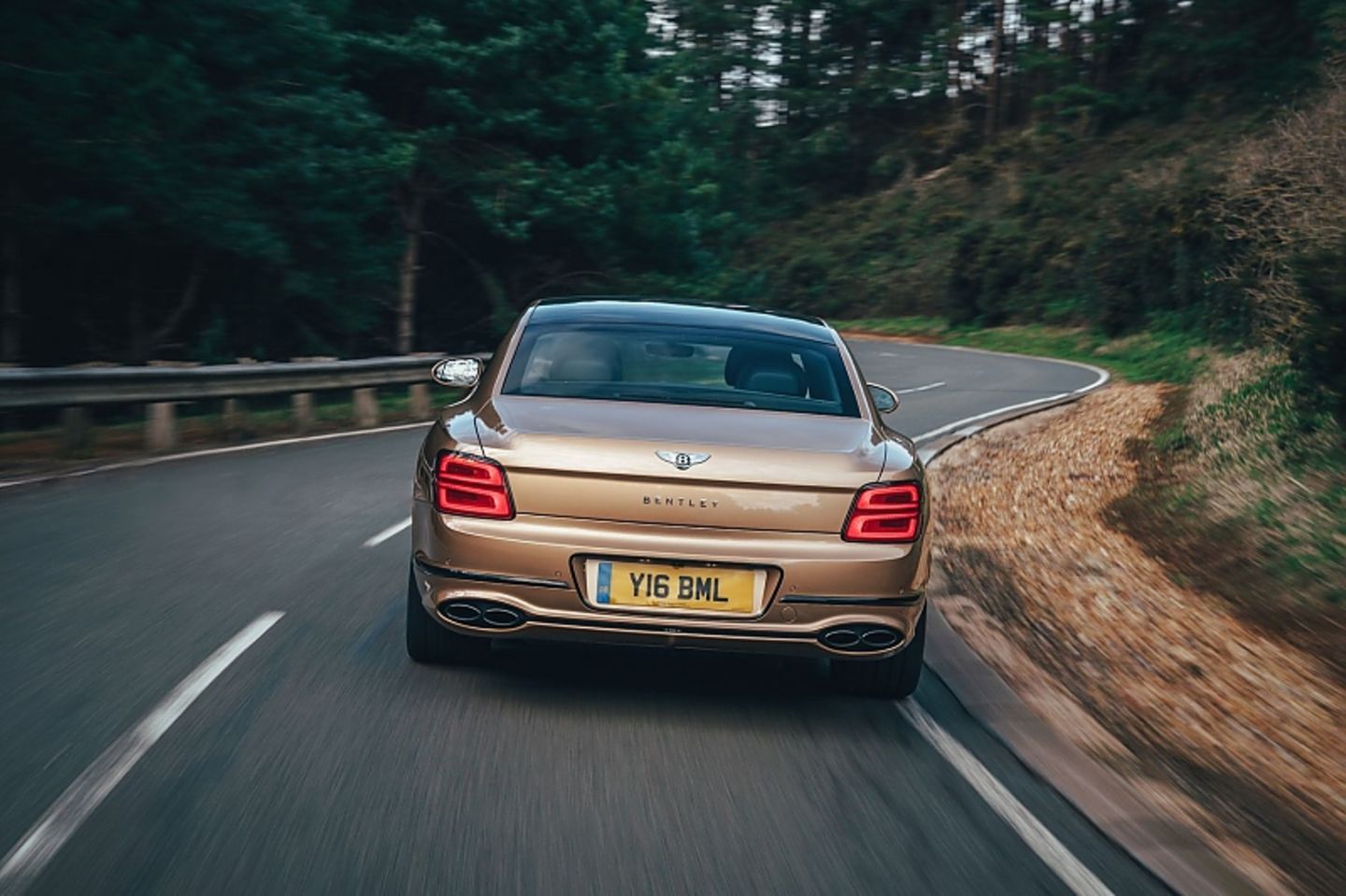 Der Bentley Flying Spur V8 ist bis zu 318 km/h schnell