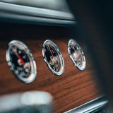 Auch der Bentley Flying Spur V8 hat das rotierende Display