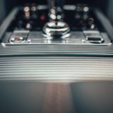 Das Interieur ist mit edlen Materialien gespickt