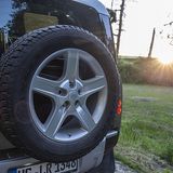 Nicht vergessen beim Einparken: der Ersatzreifen plus die seitlich angeschlagene Hecktüre