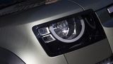 Die LED-Scheinwerfer leuchten die Straße gut aus