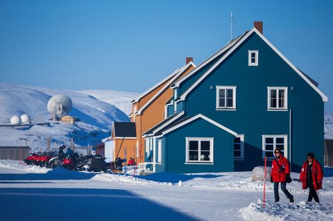 Das "blaue Haus" ist das Herz der AWIPEV-Station auf Spitzbergen