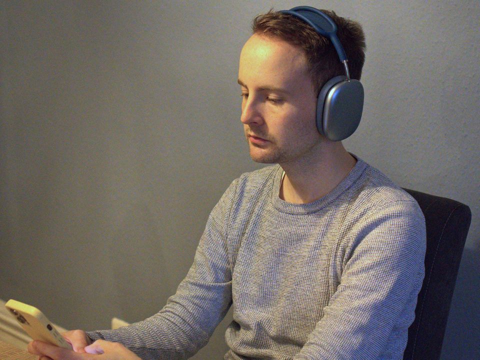 Der Autor während des Kopfhörer-Tests Der Autor während des Kopfhörer-Tests