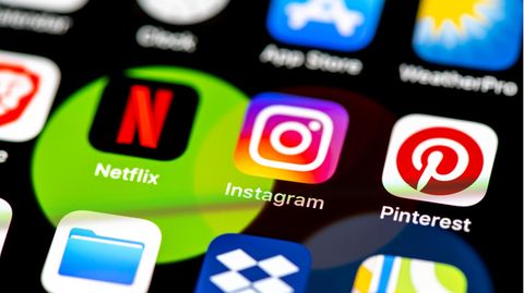 Bis zu drei Stunden täglich verbringen bereits Jugendliche im Alter von 12-17 Jahren auf Social Media 