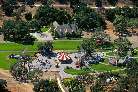 Michael Jacksons Neverland-Anwesen im Jahr 2001 aus der Luft