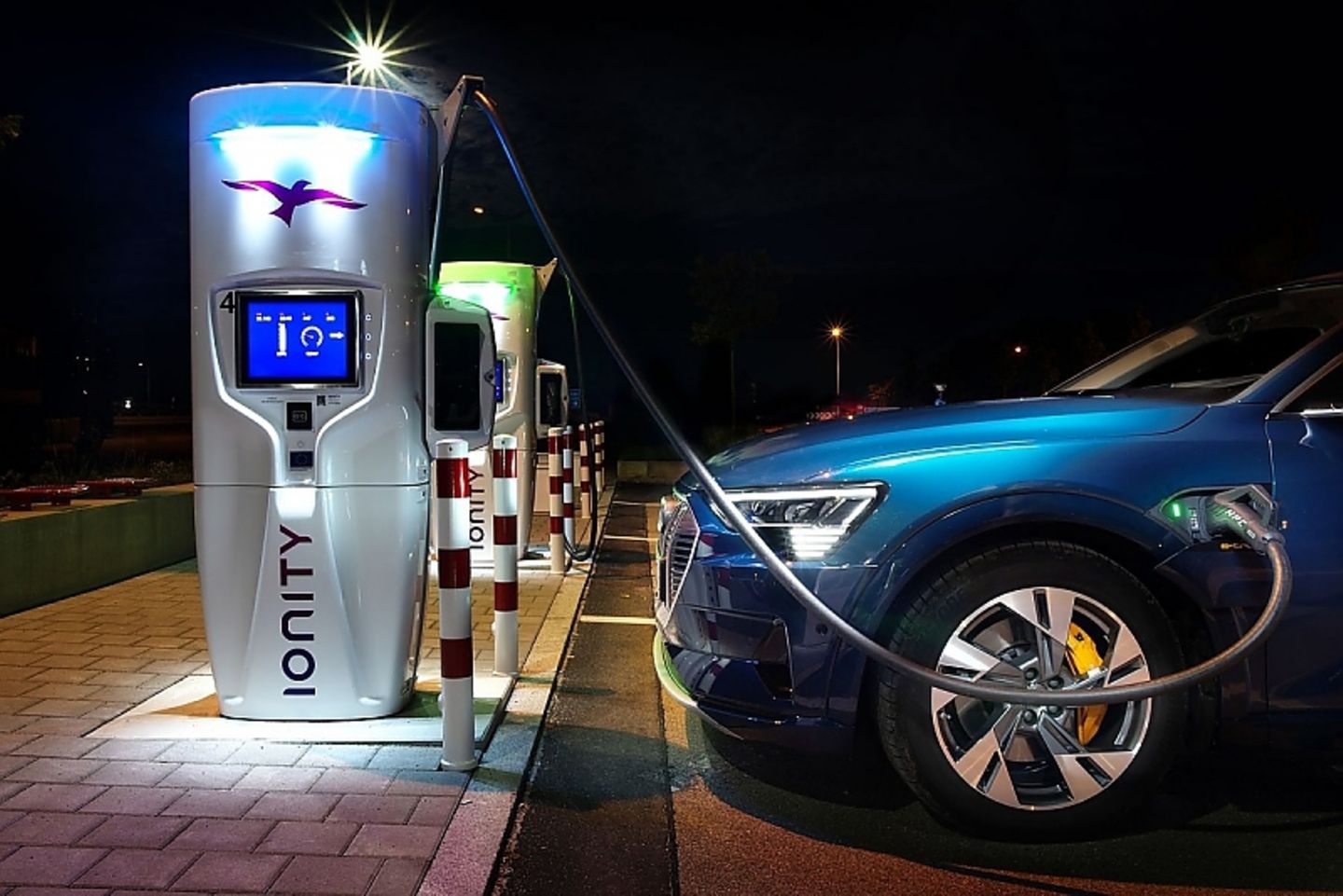 Mit Karten von Chargemap EnBW Plugsurfing NewMotion und Hubject f hrt man auch gut weil sie verschiedene Ladestationen unter einem Bezahlmodus vereinen Mit Karten von Chargemap EnBW Plugsurfing NewMotion und Hubject f hrt man auch gut weil sie verschiedene Ladestationen unter ein
