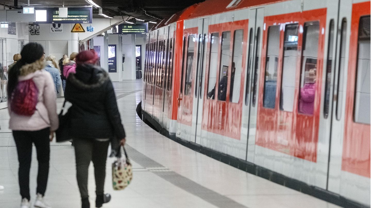 In einer Hamburger S-Bahn kam es zu einem Streit