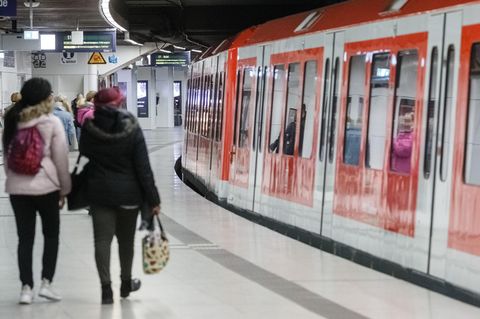 In einer Hamburger S-Bahn kam es zu einem Streit
