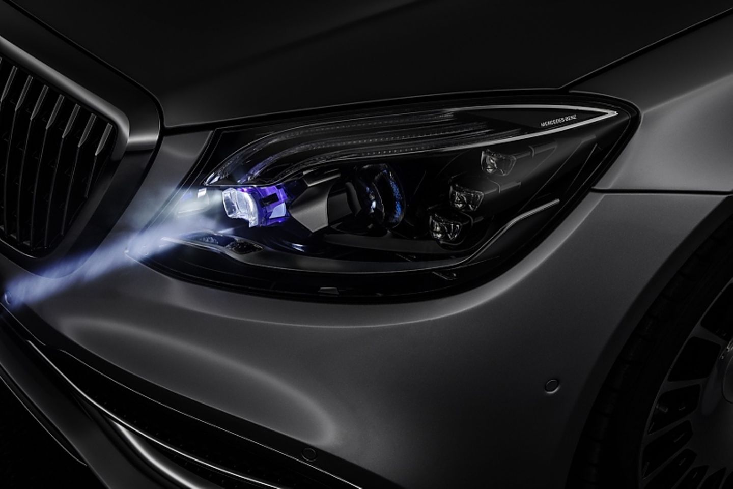 Digitales Licht Daimler