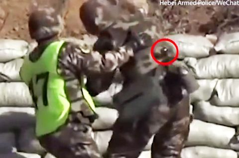 China: Ungeschickter Militärkadett verliert Handgranate