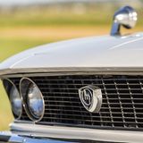 Die Spiegel befinden sich interessanterweise auf der Motorhaube