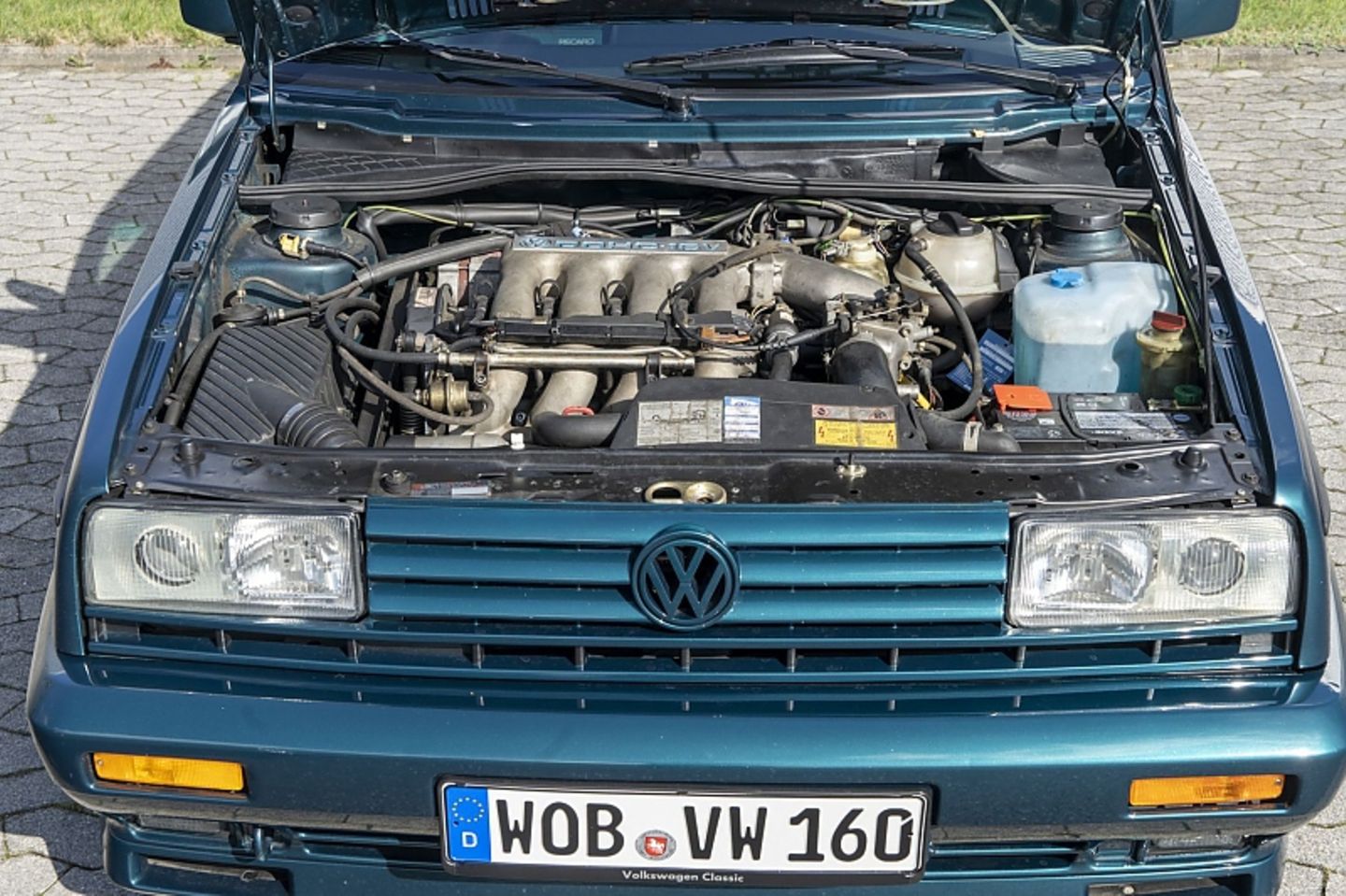 Der Motorraum ist prall gefüllt