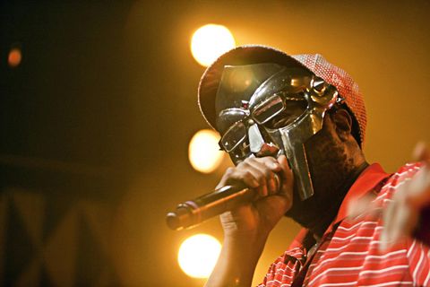 Unter seinem Alias MF Doom trat der Künstler stets mit einer Maske auf, wie hier 2010 in Dänemark