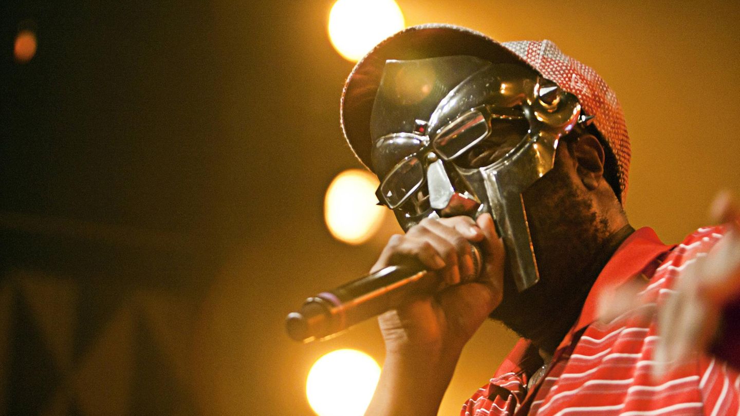 Unter seinem Alias MF Doom trat der Künstler stets mit einer Maske auf, wie hier 2010 in Dänemark