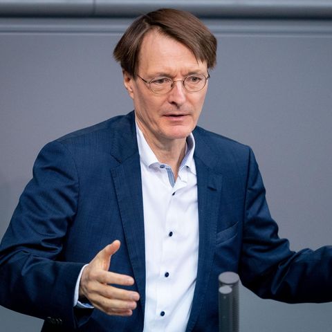 Karl Lauterbach, SPD-Bundestagsabgeordneter, spricht bei einer Sitzung des Bundestages zu den Abgeordneten