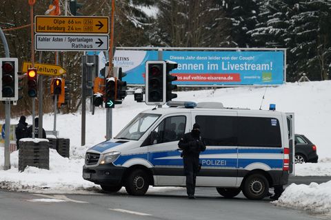Polizei sperrt Zufahrt zu Skigebieten in Winterberg