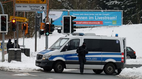 Polizei sperrt Zufahrt zu Skigebieten in Winterberg