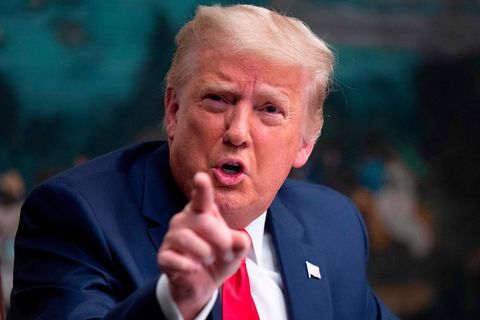 US-Präsident Donald Trump zeigt in die Kamera