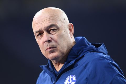 Christian Gross strahlte während des Spiels der Schalker im Berliner Olympiastadion gegen Hertha BSC nicht gerade Zuversicht aus