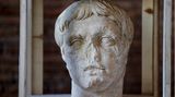 Bei Ausgrabungen unweit des Forum Romanum wurde eine vermutliche Nachbildung vom Kopf des jungen Kaiser Augustus gefunden.