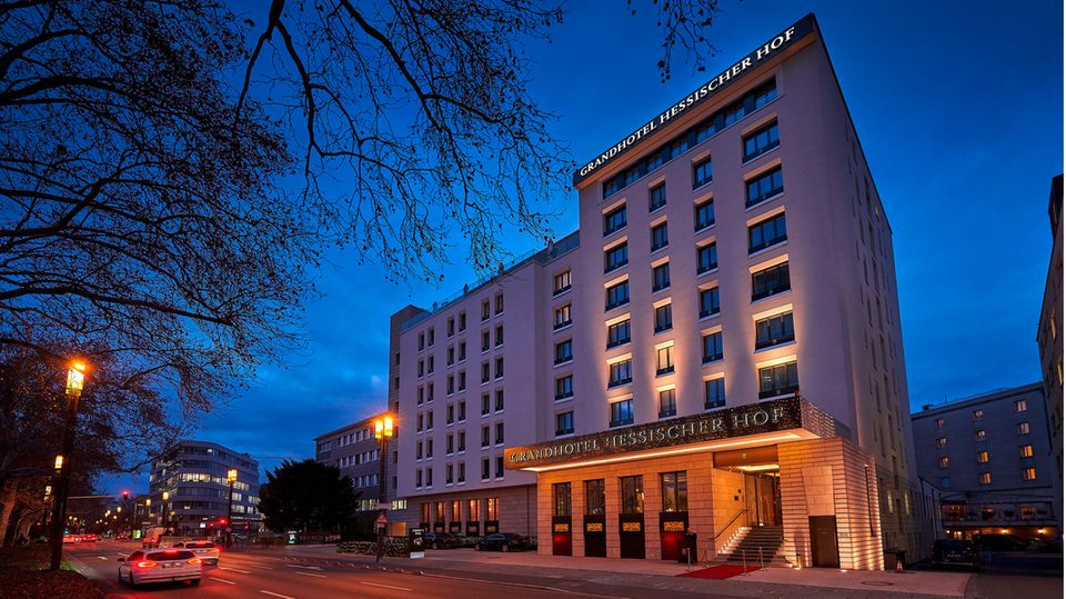 War während der Frankfurter Buchmesse der abendliche Treffpunkt von Autoren und Verlegern: Das bekannte Hotel Hessischer Hof wird geschlossen.