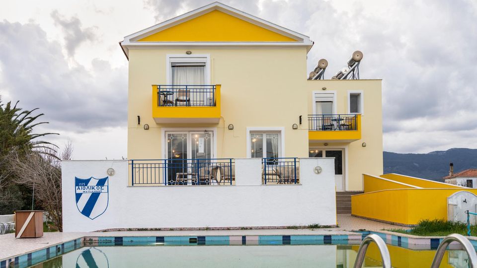 Aus dem alten Hotel will Antonakas die Klubzentrale machen. Noch ist der Pool stillgelegt