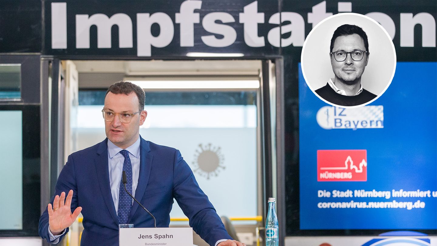 Jens Spahn (CDU), Bundesgesundheitsminister, bei einem Besuch des Nürnberger Corona-Impfzentrums. Auf ihn konzentriert sich die aktuelle Kritik zur Impfbeschaffung