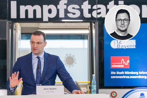 Jens Spahn (CDU), Bundesgesundheitsminister, bei einem Besuch des Nürnberger Corona-Impfzentrums. Auf ihn konzentriert sich die aktuelle Kritik zur Impfbeschaffung