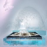 Wandschmuck als Intarsien im Eis: Die neue Art Suite "Vila Vid Denna Källa" von Tjasa Gusfors und Ulrika Tallwing.