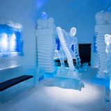 Kogel, Körper und indirekte Beleuchtung: Die Niederländer Edith van de Wetering und Wilfred Stijger haben die Suite "Hang Loose" gestaltet.